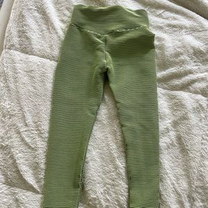 TikTok Butt Scrunch Green Leggings
